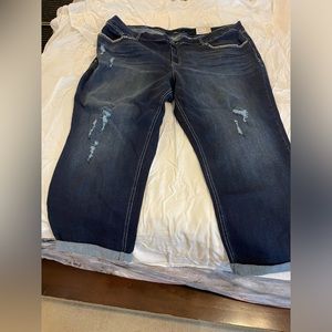 NWT distressed denim cropped jeans